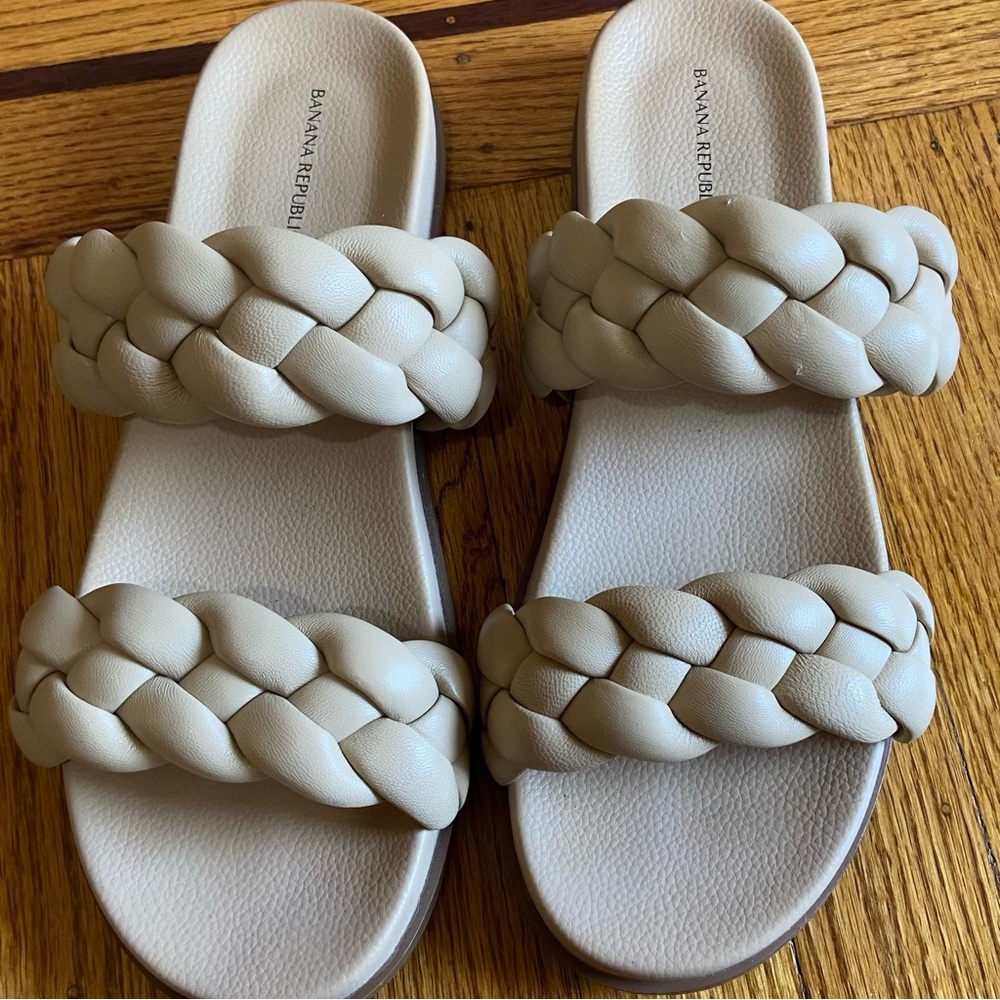 Banana Republic Cream/Ecru Leather Braided Slides/Sandals